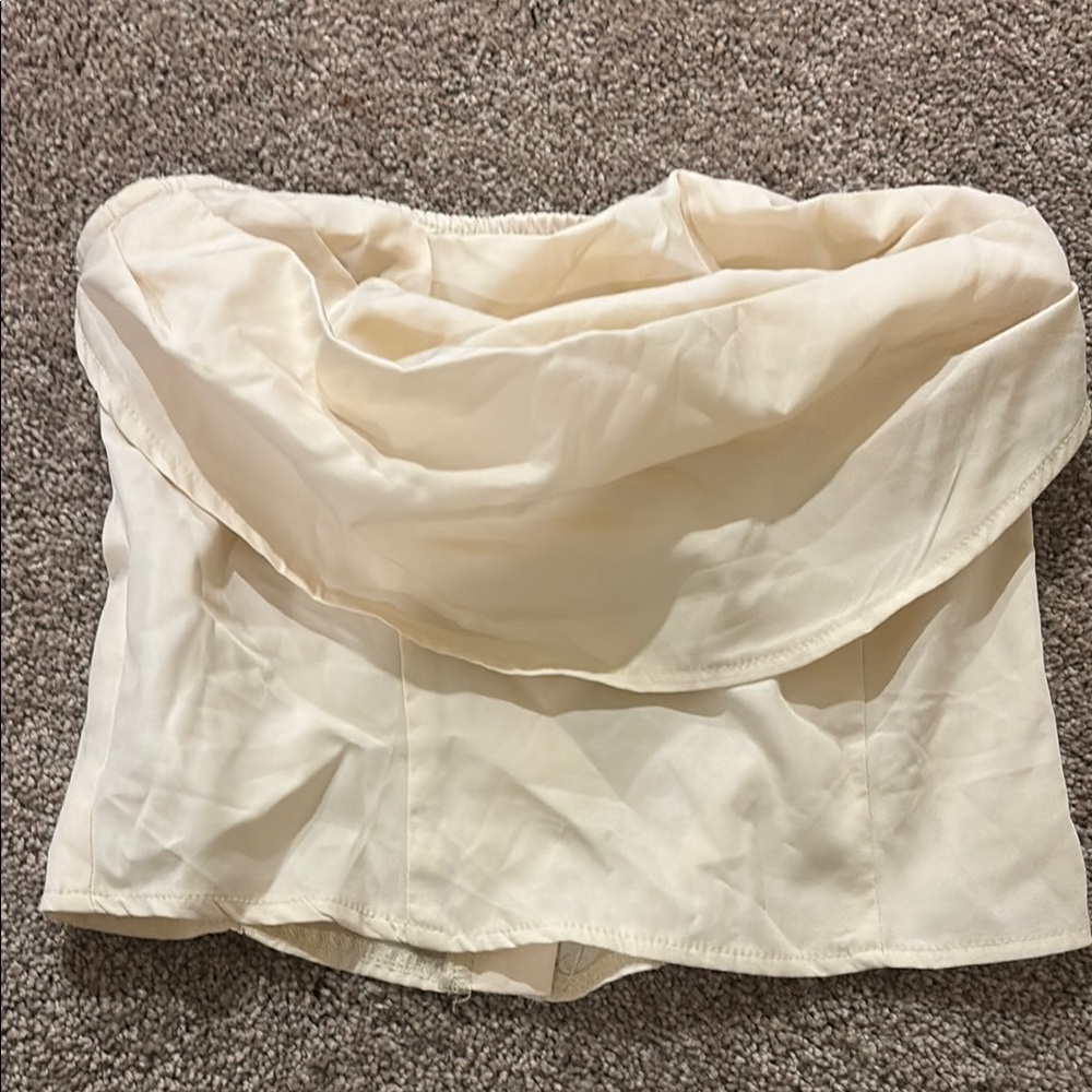 PrettyLittleThing Cream Strapless Blouse